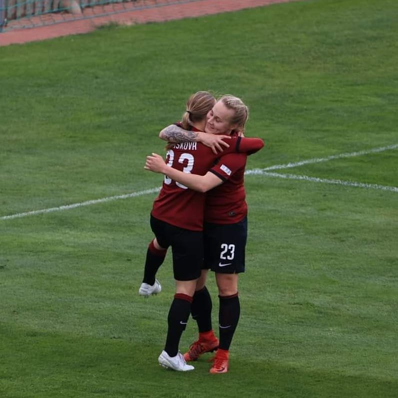 Sparta - Lokomotiva Brno 10:0.

? Zajištění 1. místa v základní části
? Vyrovnání nejvyšší výhry v sezóně
? Druhé čisté konto v řadě
? Hattrick Martínkové a tři dvougólové střelkyně

Reportáž na Sparta.cz

#acsparta #holkytaky #zenyfotbal